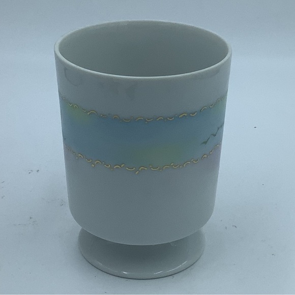 Vintage Hand Painted Berries Footed Gold Handled Mug - Picture 4 of 7